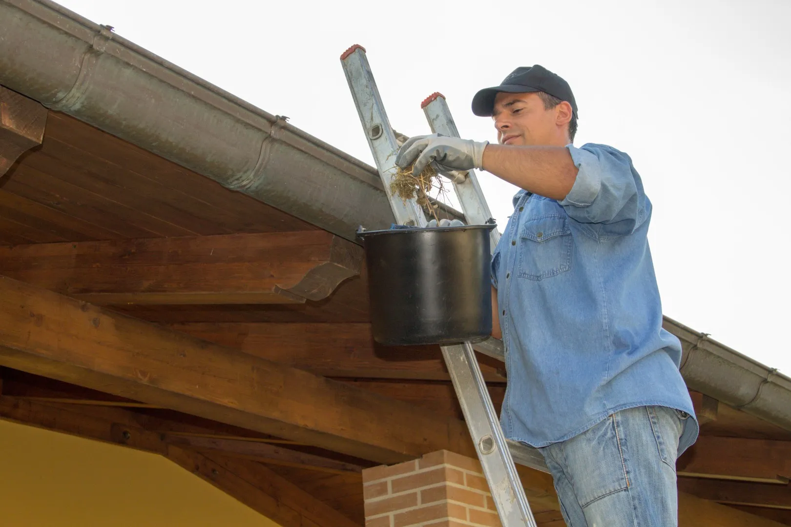 Cleaning and inspecting gutter