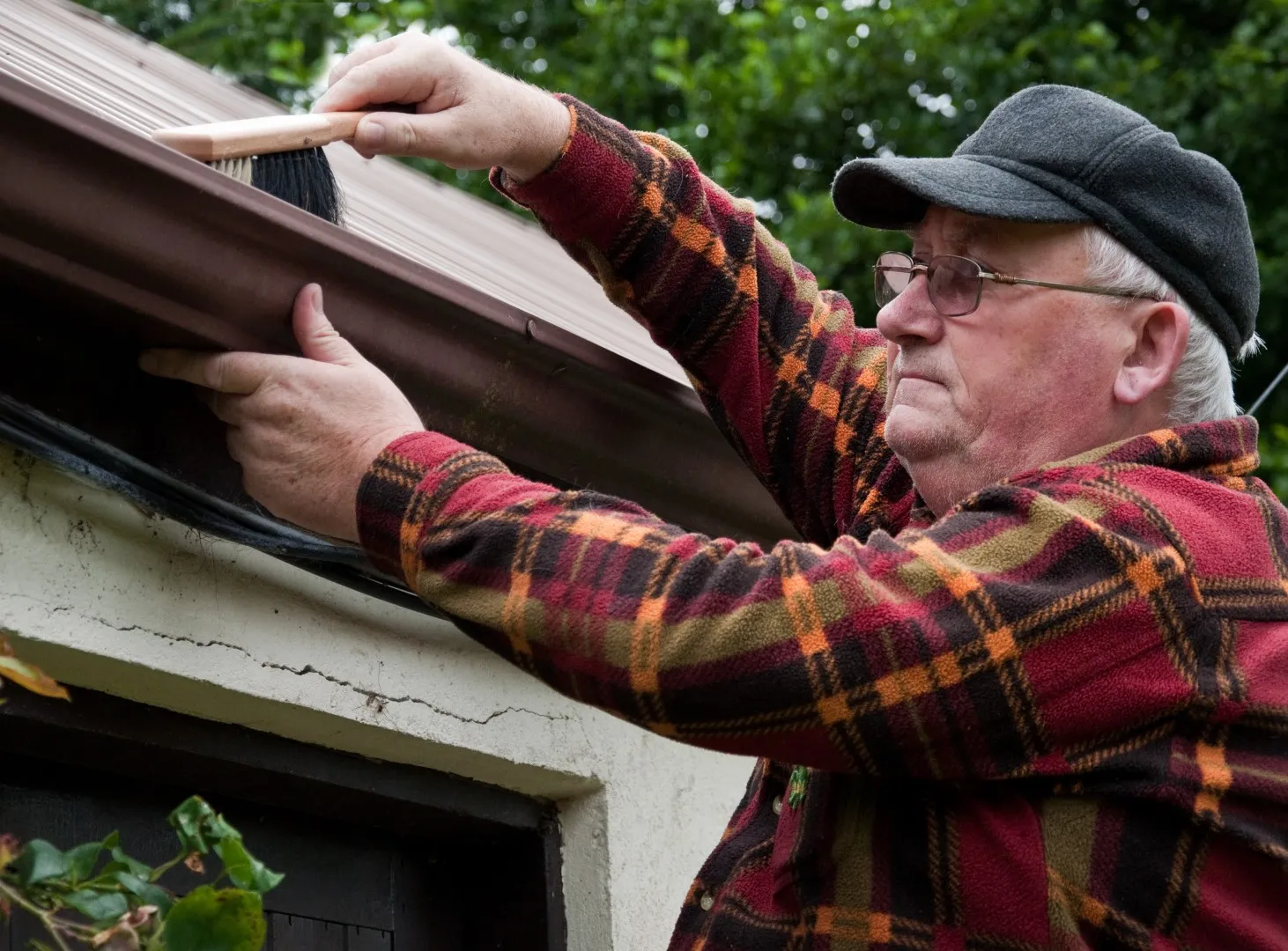 Cleaning the gutter